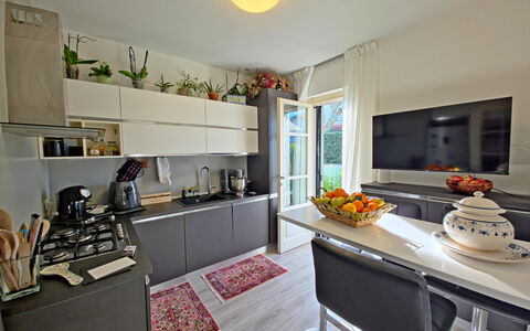 I Cipressi: Cucina, Mobilia, Interior Design, Controsoffitto, Elettrodomestico Da Cucina, Pavimentazione, Apparecchio Major, Camera, Appartamento, Elettrodomestico