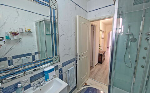 I Cipressi: Pavimentazione, Pavimento, Interior Design, Idraulico Fixture, Camera, Idraulico, Bagno, Soffitto, Rubinetto, Lavello