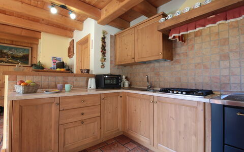 Chalet Genzianella: Mobilia, Cucina, Pavimentazione, Controsoffitto, Cabinetry, Interior Design, Legna, Pavimento, Camera, Soffitto