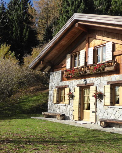 Chalet Genzianella: Costruzione, Legna, Casa, Tetto, Villetta, Casa, Area Rurale, Porta, Agriturismo, Villaggio