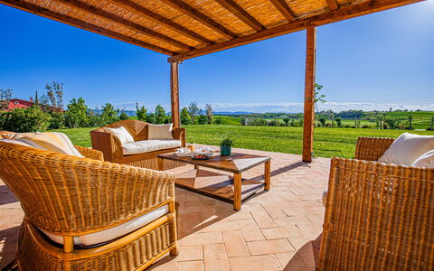 Villa Lodolaio: Mobilia, Lotto, Mobili Da Esterno, Sedia, Color Legno, Shade, Deck, Giardino, Ricorrere, Latifoglie