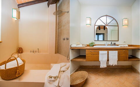 Villa Lodolaio: Interior Design, Pavimentazione, Legna, Pavimento, Idraulico Fixture, Lavandino Del Bagno, Bagno, Illuminazione, Soffitto, Idraulico