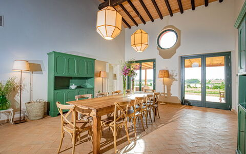 Villa Lodolaio: Mobilia, Interior Design, Soffitto, Tavolo, Pavimentazione, Cucina & Sala Da Pranzo Tavolo, Sedia, Sala Da Pranzo, Lampada, Lampadario