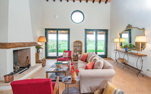 Villa Lodolaio: Mobilia, Parete, Interior Design, Casa, Tavolo, Illuminazione, Sedia, Pavimentazione, Divano, Soggiorno