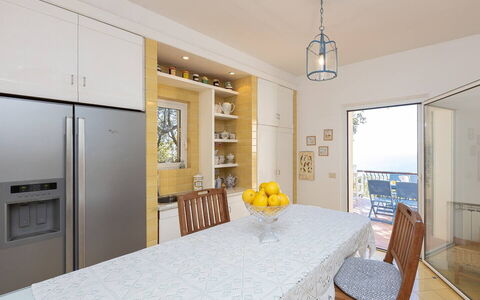 La Terrazza sul Mare: Mobilia, Pavimentazione, Interior Design, Legna, Pavimento, Soffitto, Cucina, Cucina & Sala Da Pranzo Tavolo, Sala Da Pranzo, Sedia