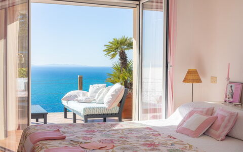 La Terrazza sul Mare: Mobilia, Interior Design, Camera Da Letto, Biancheria, Tessile, Letto, Casa, Pavimento, Illuminazione, Camera