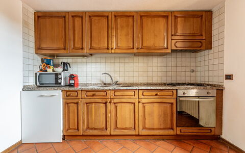 Relais de Ricci: Cucina, Legna, Controsoffitto, Elettrodomestico Da Cucina, Pavimentazione, Apparecchio Major, Cabinetry, Interior Design, Pavimento, Camera