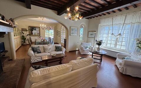 Casa Mia: Mobilia, Interior Design, Divano, Pavimentazione, Soffitto, Legna, Pavimento, Soggiorno, Tavolo, Camera