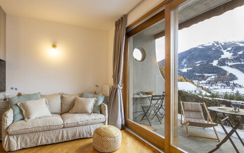 Baita Bucaneve: Interior Design, Mobilia, Camera, Soffitto, Pavimentazione, Pavimento, Sedia, Soggiorno, Divano, Latifoglie