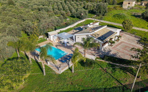 Villa Ninfa: Piscina, Zona Residenziale, Ricorrere, Estate, Casa, Visione Globale, Fotografia Aerea, Dimora, Hacienda, Landscaping