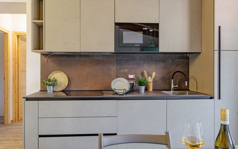 Villa Zena: Controsoffitto, Cucina, Mobilia, Elettrodomestico Da Cucina, Cabinetry, Interior Design, Pavimentazione, Legna, Casa, Elettrodomestico