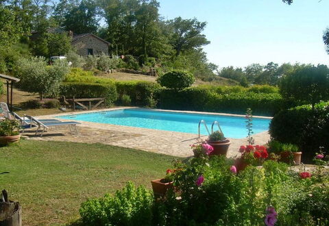 Poggino di Sorano: Piscina, Arbusto, Giardino, Backyard, Shade, Landscaping, Hacienda, Cortile, Ricorrere