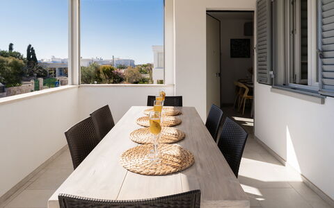 La Casa di Connie: Mobilia, Pavimentazione, Interior Design, Legna, Pavimento, Sedia, Tavolo, Cucina & Sala Da Pranzo Tavolo, Soffitto, Casa
