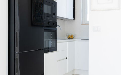 La Casa di Connie: Elettrodomestico Da Cucina, Apparecchio Major, Interior Design, Pavimentazione, Elettrodomestico, Cucina, Pavimento, Frigorifero, Mobilia, Casa