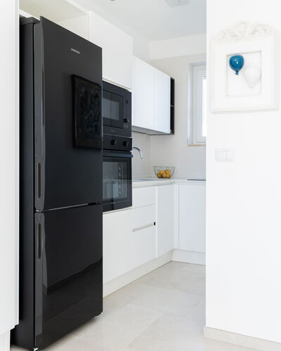 La Casa di Connie: Elettrodomestico Da Cucina, Apparecchio Major, Interior Design, Pavimentazione, Elettrodomestico, Cucina, Pavimento, Frigorifero, Mobilia, Casa