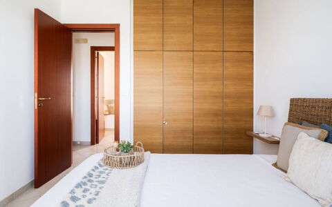 Villa Vitalis: Mobilia, Interior Design, Pavimentazione, Pavimento, Legna, Letto, Camera Da Letto, Camera, Soffitto, Illuminazione