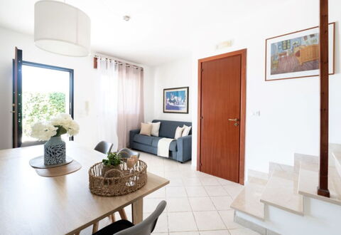 Villa Vitalis: Pavimentazione, Interior Design, Pavimento, Casa, Mobilia, Porta, Appartamento, Camera, Sedia, Soggiorno