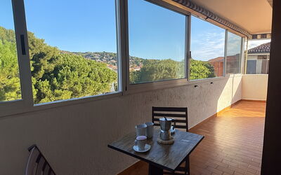 La Casa di Viviana Terrace, Close to the Beach: Mobilia, Pavimento, Latifoglie, Color Legno, Sedia, Balcone, Pavimento In Legno, Eco Hotel, Illuminazione Diurna, Deck