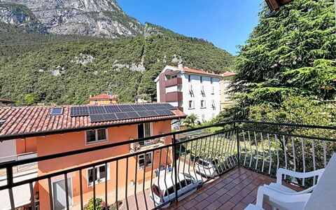 Ca dei Noni: Geografia Montane, Montagna, Collina, Zona Residenziale, Casa, Catena Montuosa, Hill Station, Balcone, Appartamento, Valle
