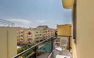 Mono 2: Appartamento, Balcone, Condominio, Hotel