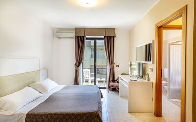 Mono 2: Appartamento, Balcone, Condominio, Hotel, Attico