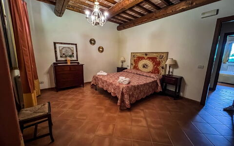 Tenuta Borgo al Sole: Parete, Pavimentazione, Pavimento, Interior Design, Mobilia, Soffitto, Camera Da Letto, Camera, Telaio Del Letto, Letto