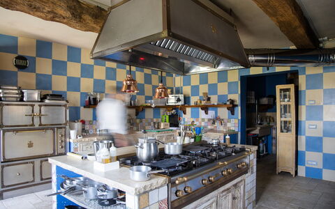 Le Tre Virtù Luxury Relais, Private Pool, Mugello: Cucina, Controsoffitto, Cucina Stufa, Interior Design, Illuminazione, Mobilia, Elettrodomestico Da Cucina, Apparecchio Major, Stufa A Gas, Stufa