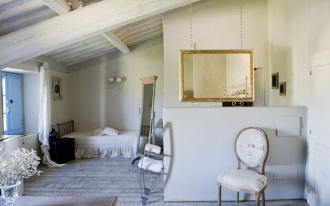 Le Tre Virtù Luxury Relais, Private Pool, Mugello: Mobilia, Parete, Interior Design, Pavimento, Pavimentazione, Soffitto, Camera Da Letto, Camera, Letto, Casa