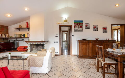 Casa Miramonti: Mobilia, Interior Design, Pavimentazione, Pavimento, Legna, Soffitto, Camera, Illuminazione, Divano, Soggiorno