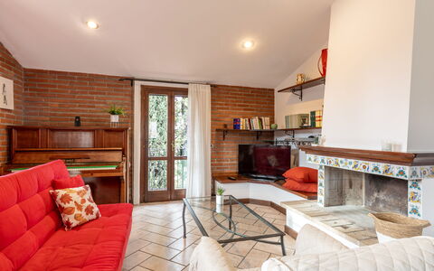Casa Miramonti: Mobilia, Interior Design, Pavimentazione, Pavimento, Legna, Divano, Soggiorno, Soffitto, Camera
