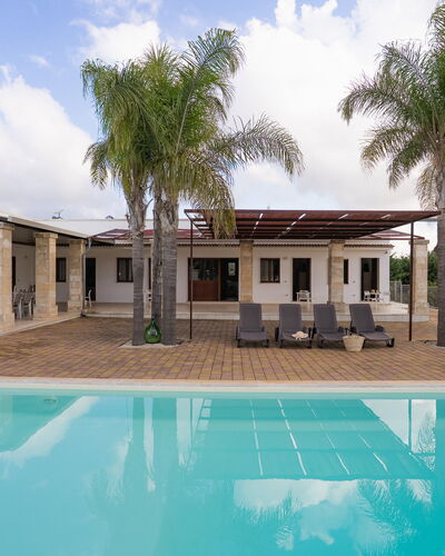 Apulia Retreat: Piscina, Ricorrere, Shade, Estate, Hacienda, Eco Hotel, Villa, Landscaping, Cortile