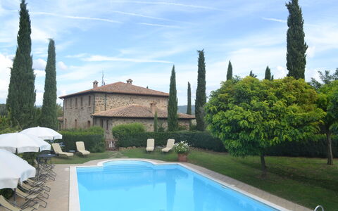 Podere Peteglia: Giardino, Estate, Hedge, Landscaping, Villa, Dimora, Cortile, Sempreverde, Hacienda