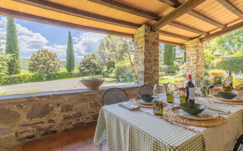 Podere Peteglia: Mobilia, Cucina & Sala Da Pranzo Tavolo, Sedia, Agriturismo, Villa, Ricorrere, Eco Hotel, Pianta Della Casa, Sala Da Pranzo