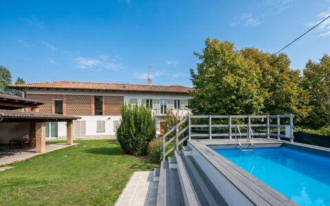 Cuadrat: Piscina, Zona Residenziale, Casa, Estate, Ricorrere, Shade, Portico, Villa, Balcone, Hacienda