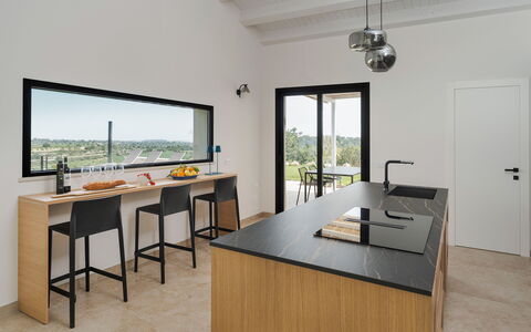 Villa Netina: Cucina, Mobilia, Controsoffitto, Interior Design, Pavimentazione, Cucina & Sala Da Pranzo Tavolo, Tavolo, Elettrodomestico Da Cucina, Pavimento, Sedia