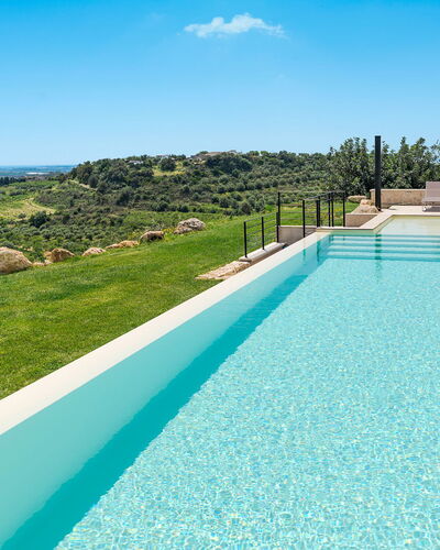 Villa Netina: Blu, Piscina, Materiale Composito, Ricorrere, Piastrella, Landscaping, Terme, Giochi D'Acqua, Eco Hotel
