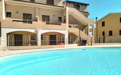 Castelsardo 632: Piscina, Balcone, Appartamento, Ricorrere, Estate, Villa, Hotel, Hacienda, Resort Citta ', Cortile