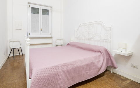 La Casa di Bruno, Terrace, in the Heart of Genova: Letto, Camera Da Letto, Lenzuolo, Bedding, Interior Design, Pavimento, Biancheria, Pavimentazione, Mobilia, Camera