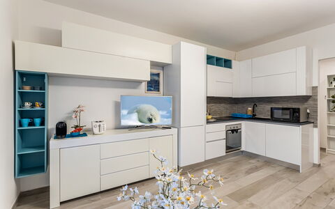 Casa Tania: Mobilia, Interior Design, Pavimentazione, Cucina, Cabinetry, Legna, Pavimento, Controsoffitto, Elettrodomestico Da Cucina, Soffitto