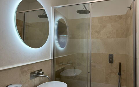 Casa Amandoli: Bagno, Interior Design, Idraulico Fixture, Parete, Pavimentazione, Lavandino Del Bagno, Specchio, Pavimento, Idraulico, Lavello
