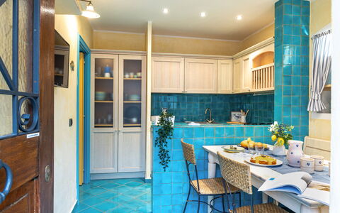 Suite la Torre: Interior Design, Pavimentazione, Mobilia, Cucina, Pavimento, Controsoffitto, Soffitto, Camera, Illuminazione, Cabinetry