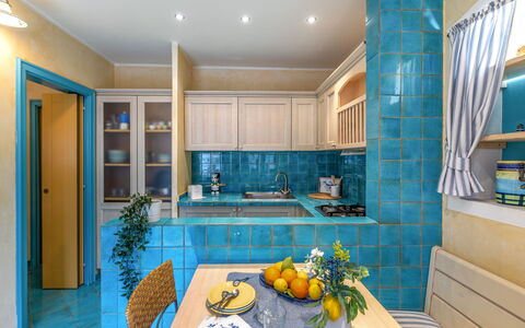 Suite la Torre: Interior Design, Pavimentazione, Mobilia, Cucina, Pavimento, Controsoffitto, Soffitto, Camera, Illuminazione, Cabinetry