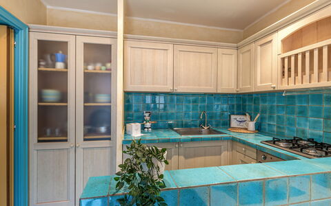 Suite la Torre: Cucina, Controsoffitto, Interior Design, Elettrodomestico Da Cucina, Cabinetry, Pavimentazione, Apparecchio Major, Legna, Pavimento, Camera