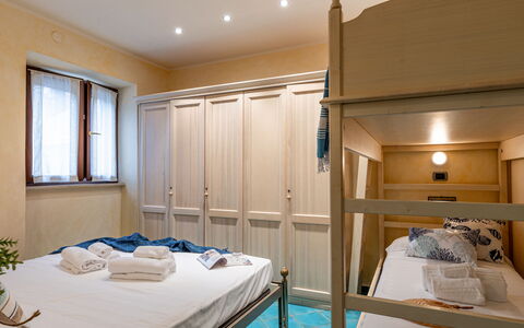 Suite la Torre: Letto, Mobilia, Interior Design, Camera Da Letto, Legna, Camera, Pavimento, Pavimentazione, Soffitto, Tessile