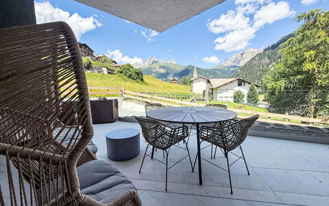Domus Canazei: Mobilia, Mobili Da Esterno, Sedia, Catena Montuosa, Materiali Naturali, Shade, Design, Balcone, Alpi