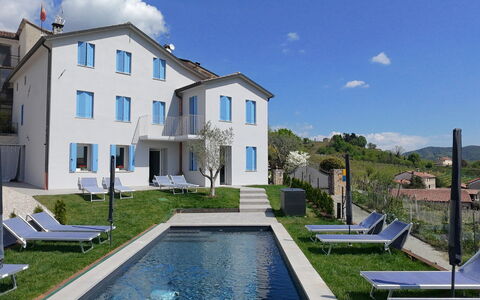 Villa Valdobbiadene Pool Spa: Blu, Casa, Zona Residenziale, Casa, Piscina, Estate, Villa, Balcone, Mobili Da Esterno, Lettino