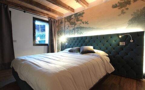 Villa Dolce Bacio, Pool and Spa, Valdobbiadene: Camera Da Letto, Mobilia, Letto, Interior Design, Lenzuolo, Bedding, Legna, Biancheria, Illuminazione, Telaio Del Letto