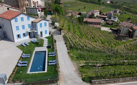 Villa Valdobbiadene Pool Spa: Mobili Da Esterno, Tempo Libero, Sedia, Piscina, Villa, Pianta Della Casa, Tavolo Esterno, Bottiglia