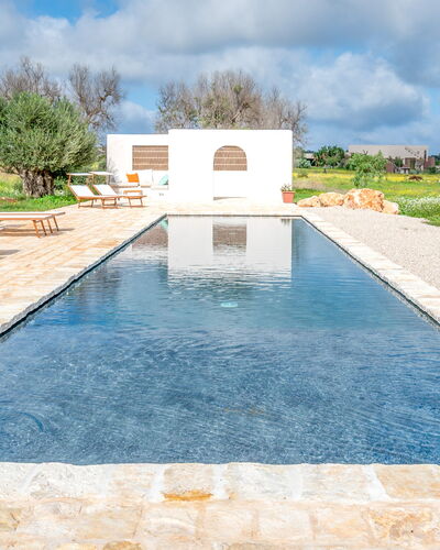 Terracorte Villa: Blu, Acqua, Piscina, Materiale Composito, Giochi D'Acqua, Riflessione, Reflecting Pool, Passerella, Flagstone, Piastrella