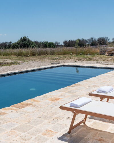 Terracorte Villa: Piscina, Materiale Composito, Mobili Da Esterno, Lettino, Riflessione, Reflecting Pool, Ricorrere, Flagstone, Sedia A Sdraio